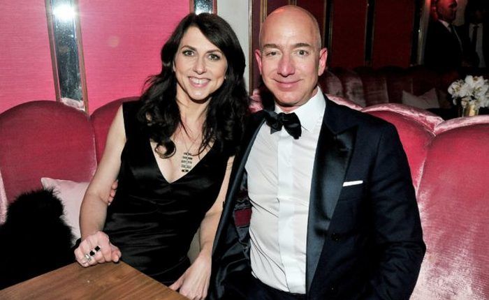 Джефф Безос официально развёлся и оставил бывшей жене долю в 4% Amazon ценой $38,3 млрд